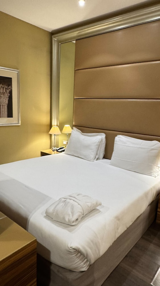 PRIVILEGE, DOUBLE BED