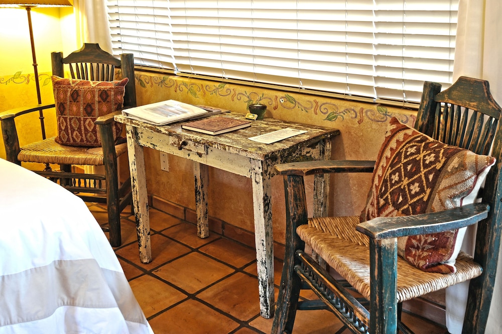 Blue Iguana Inn 54/64