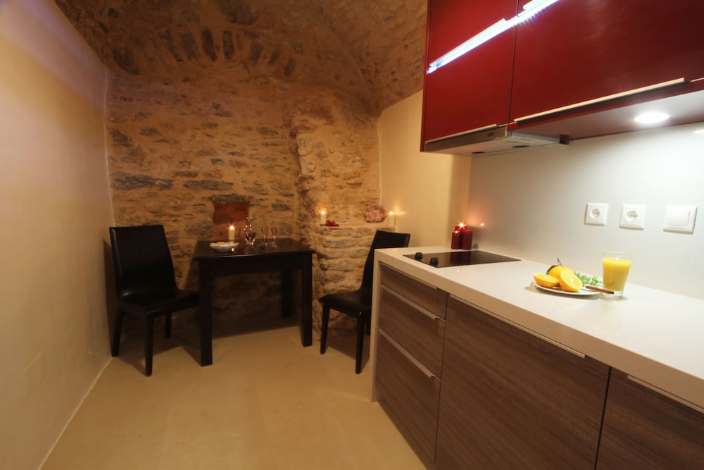MEDIEVAL CASTLE SUITES TRADITIONAL 5/50