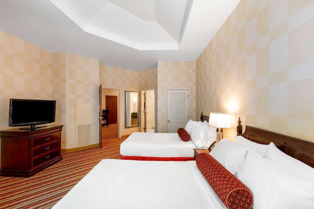 Wyndham Grand Oklahoma City Downtown 22/68