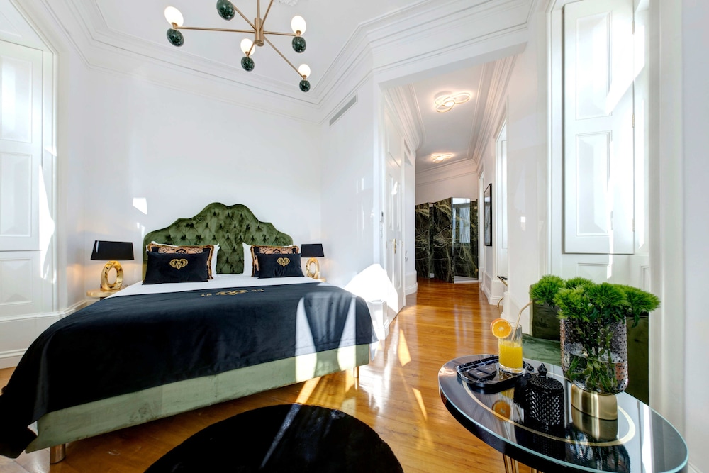 1877 Estrela Palace 11/44