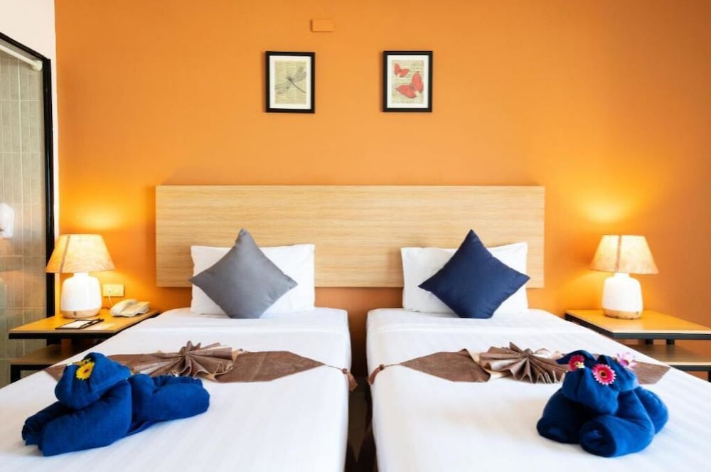 ROOM, TWIN BEDS, NO BALCONY