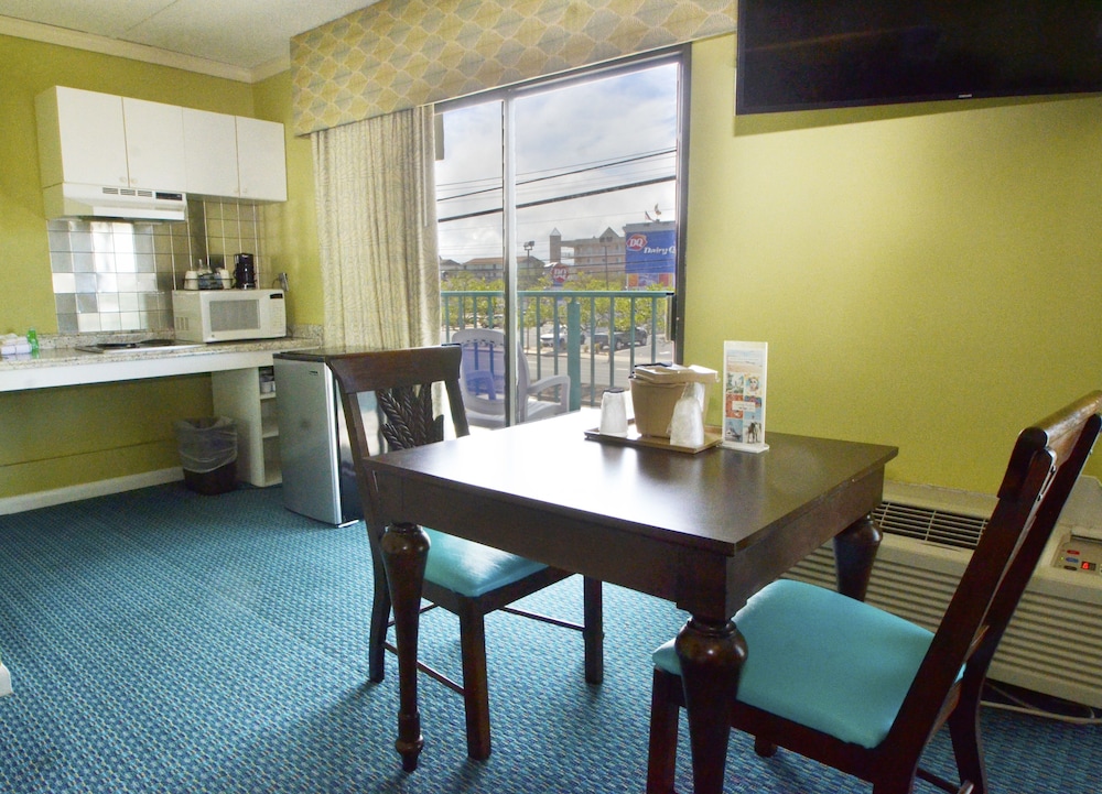 Cayman Suites Hotel 56/80
