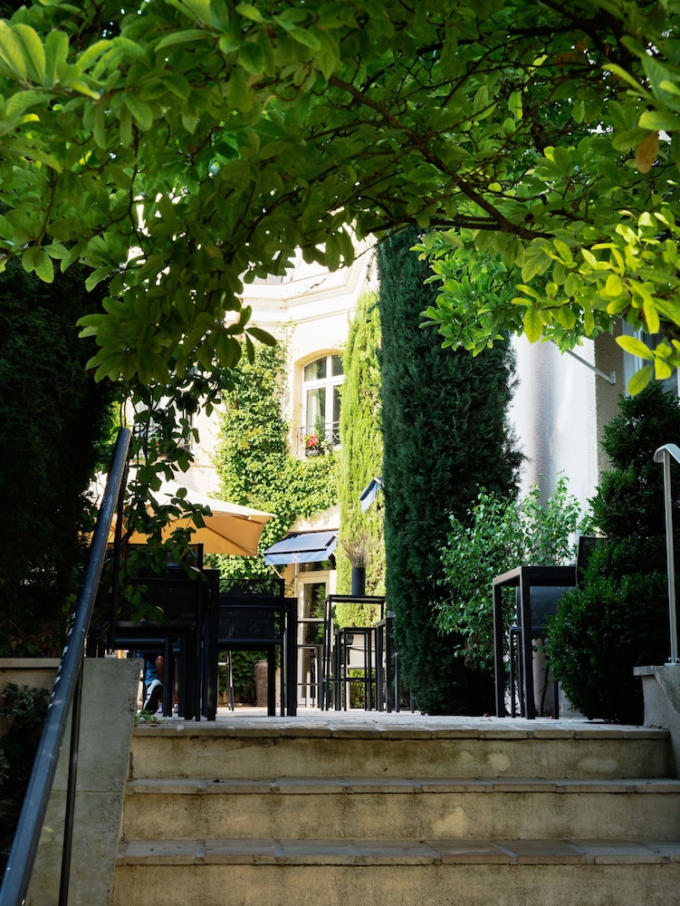 Hostellerie Cedre and Spa Beaune 49/55