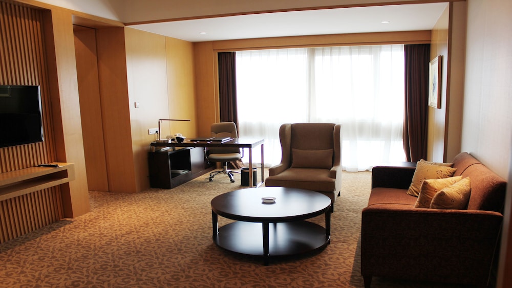 HOLIDAY INN SHIJIAZHUANG CENTRAL 52/77