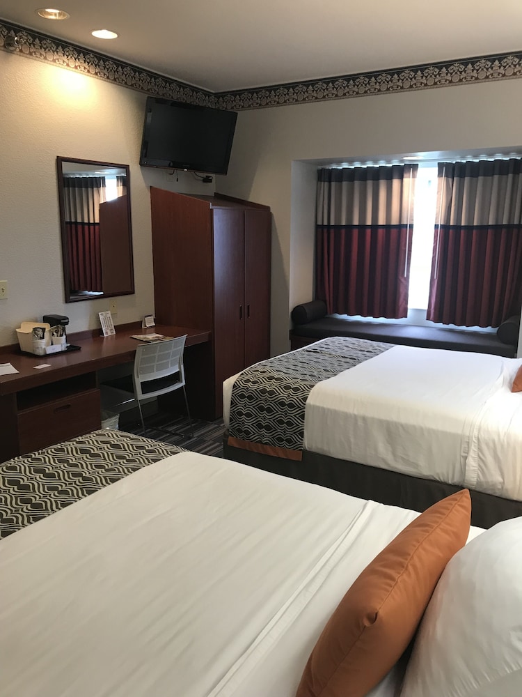 Microtel Inn & Suites by Wyndham Urbandale/Des Moines 8/47