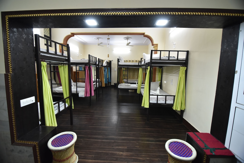 Hotel Vaishnavi 51/58