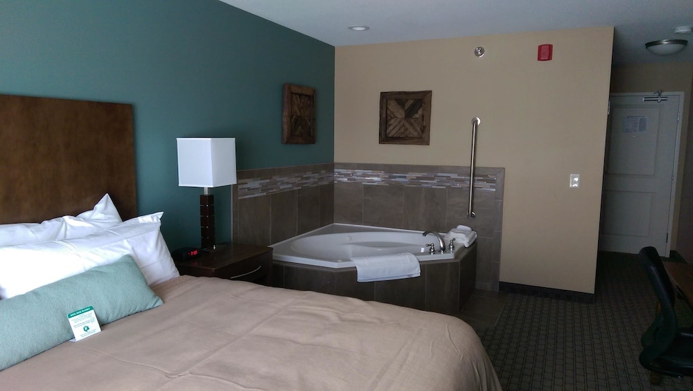 GrandStay Hotel & Suites - Delano 8/21