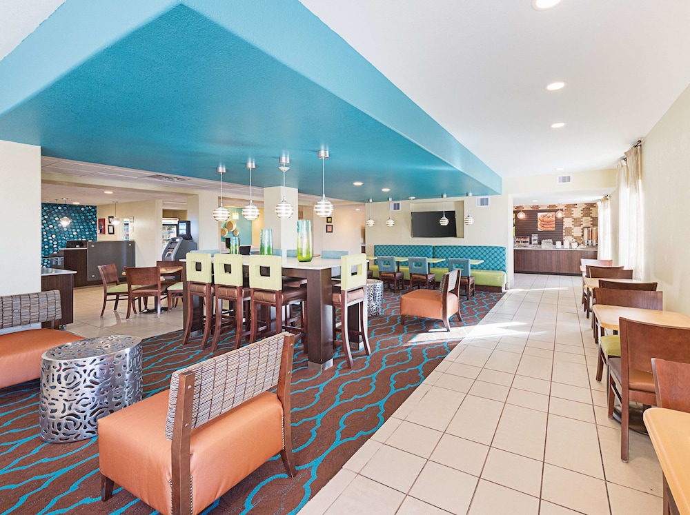 La Quinta Inn & Suites Mathis 17/27