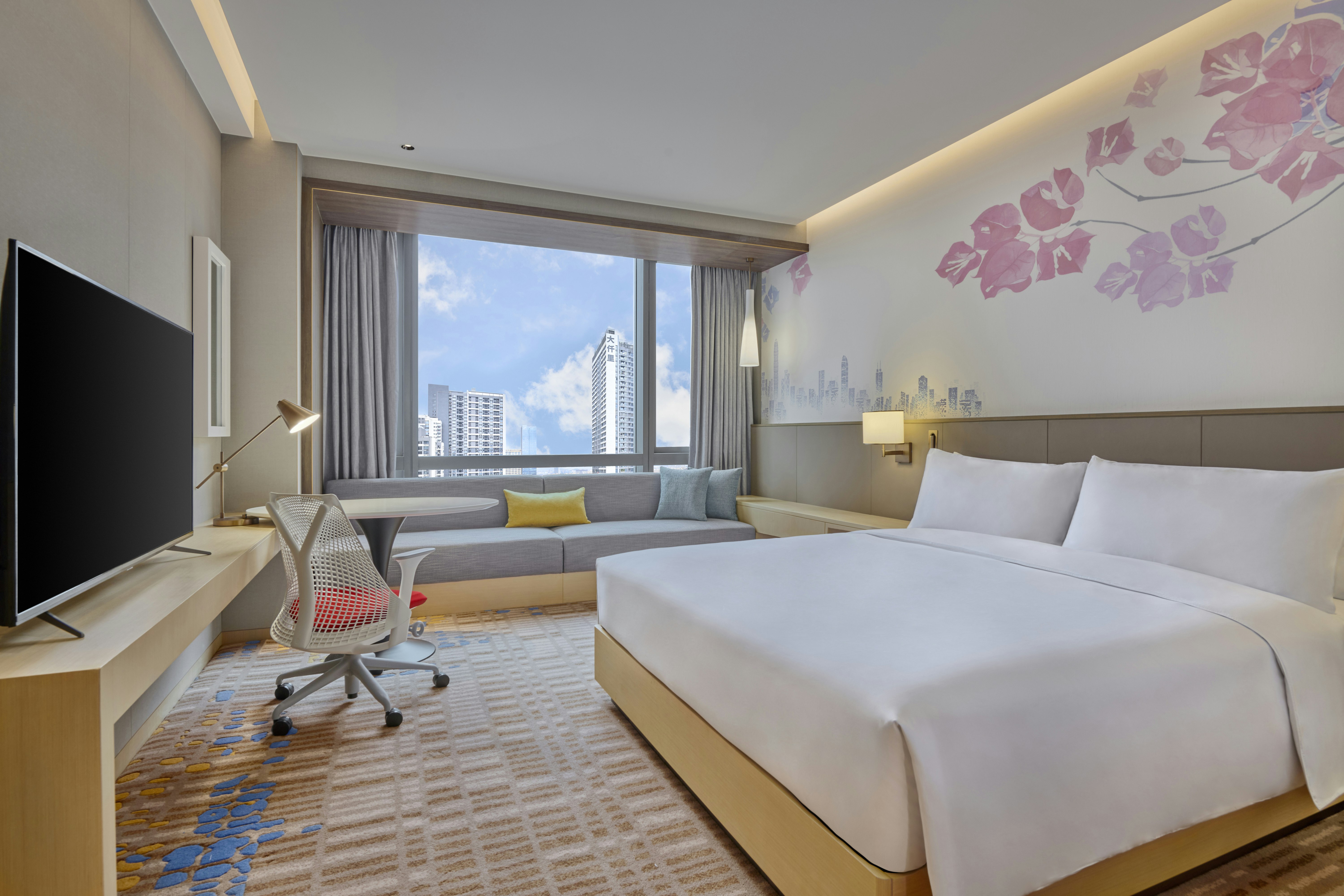DELUXE, KING BED