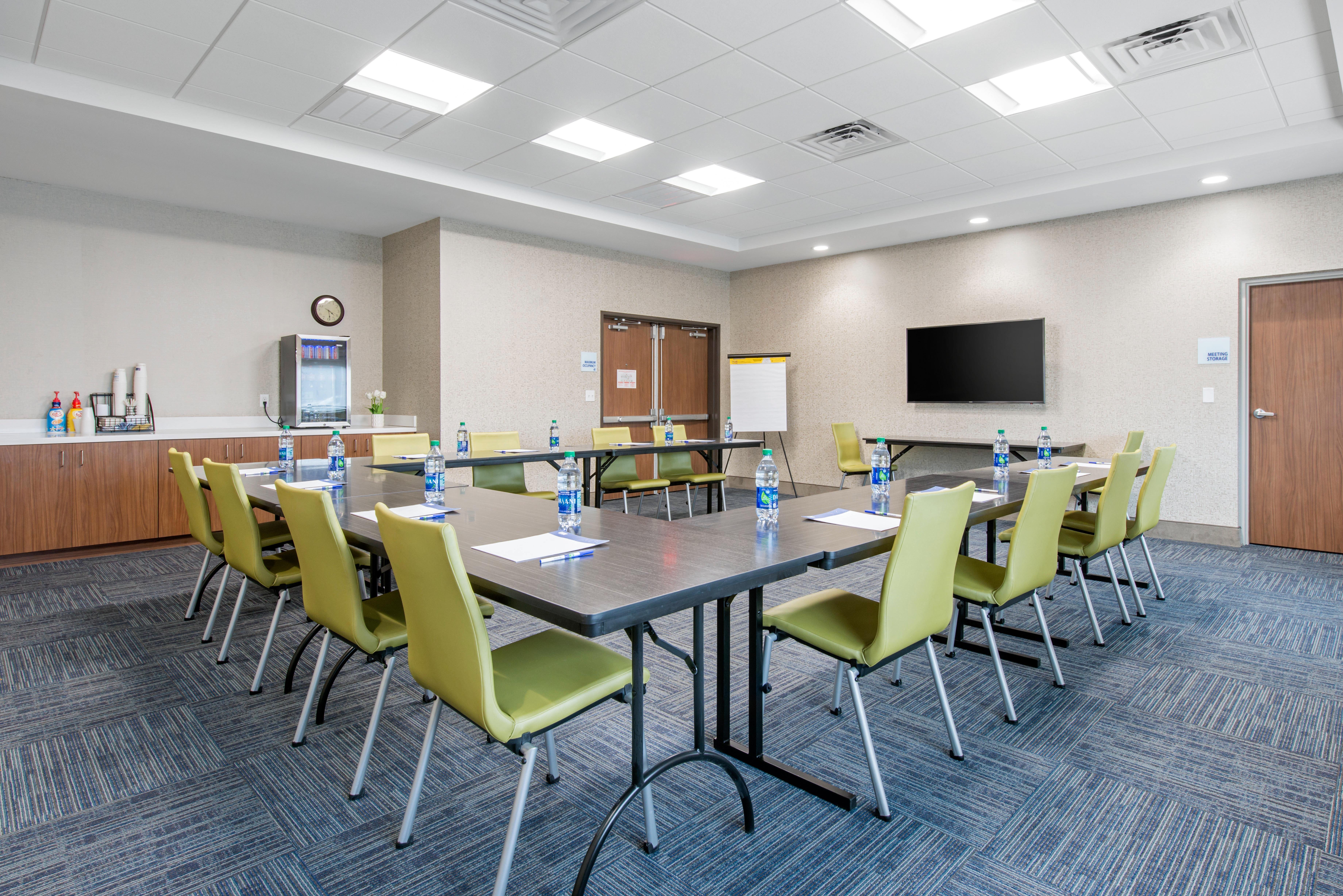 Holiday Inn Express Suites Alachua Gainesville Area 56/73