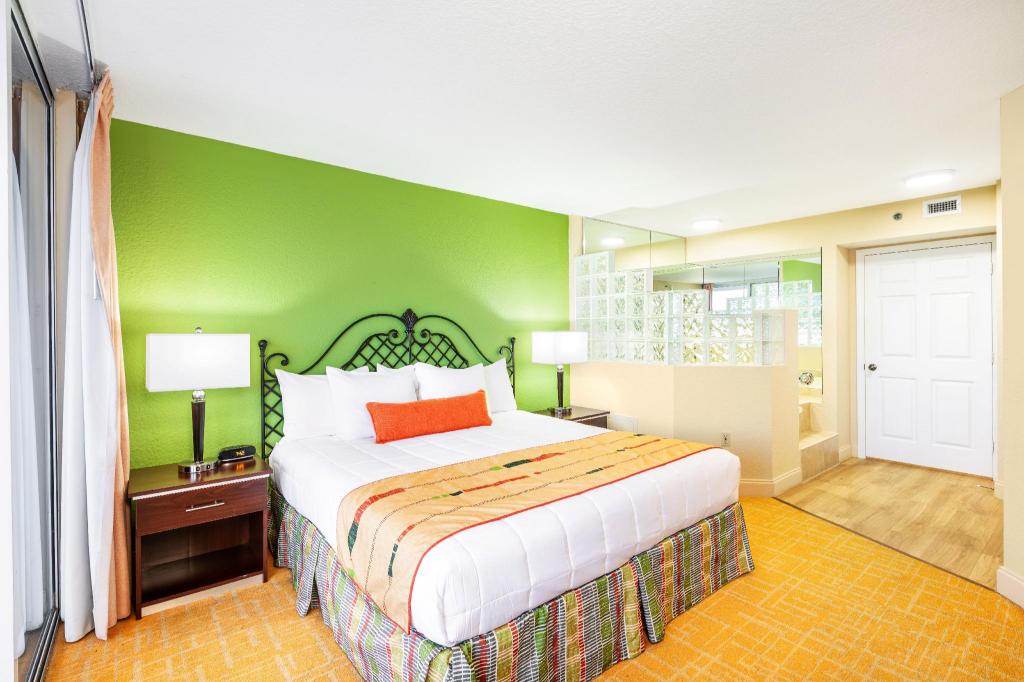 جناح بسرير كينج مع أريكة، Vacation Village At Bonaventure 3/5