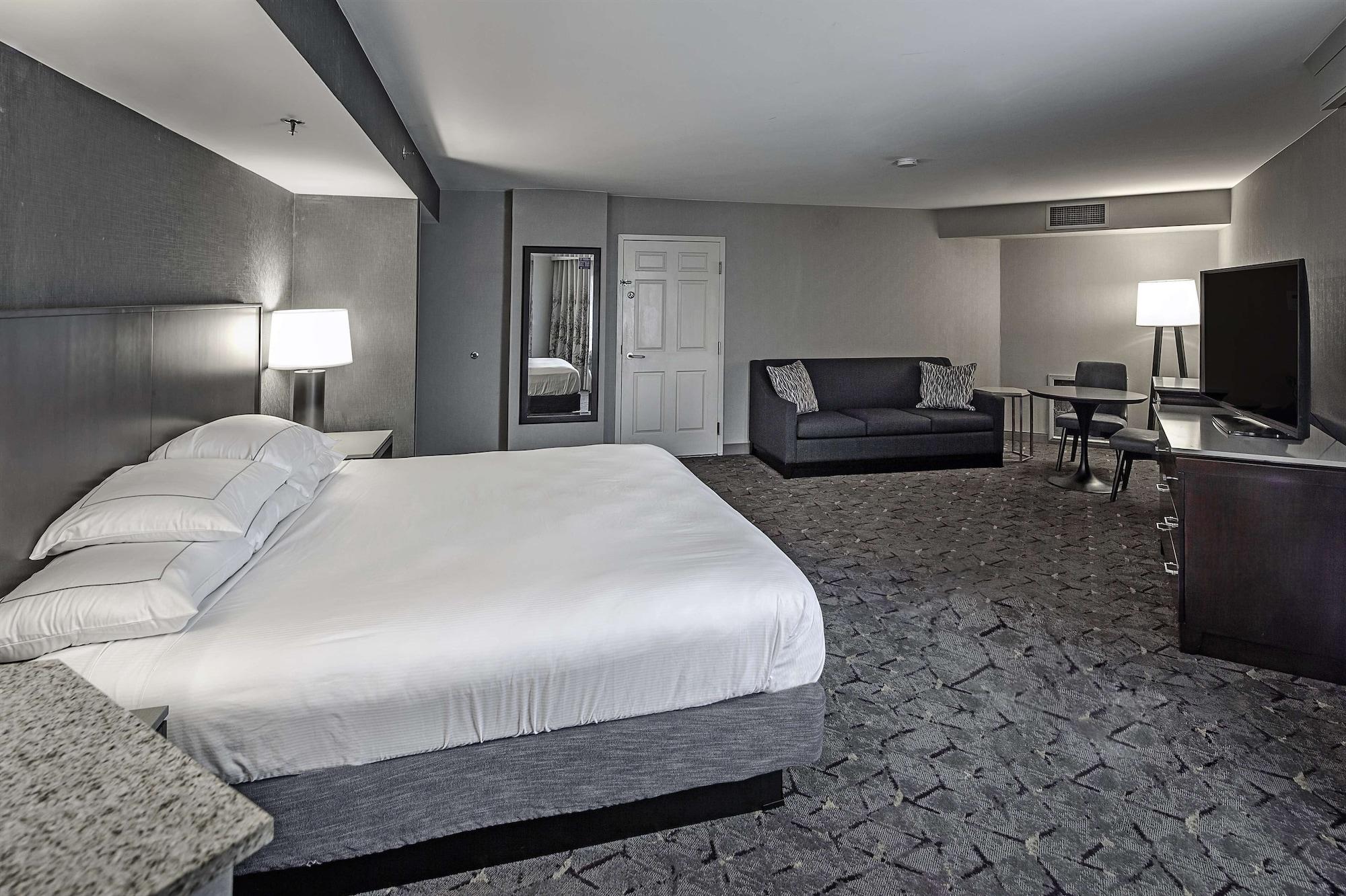 2 Rooms, Suite, High Floor