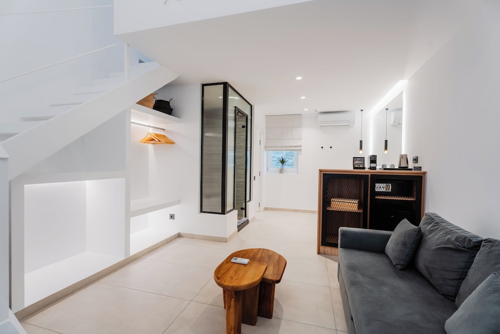 OLIVING MYKONOS LUXURY SUITES 32/50