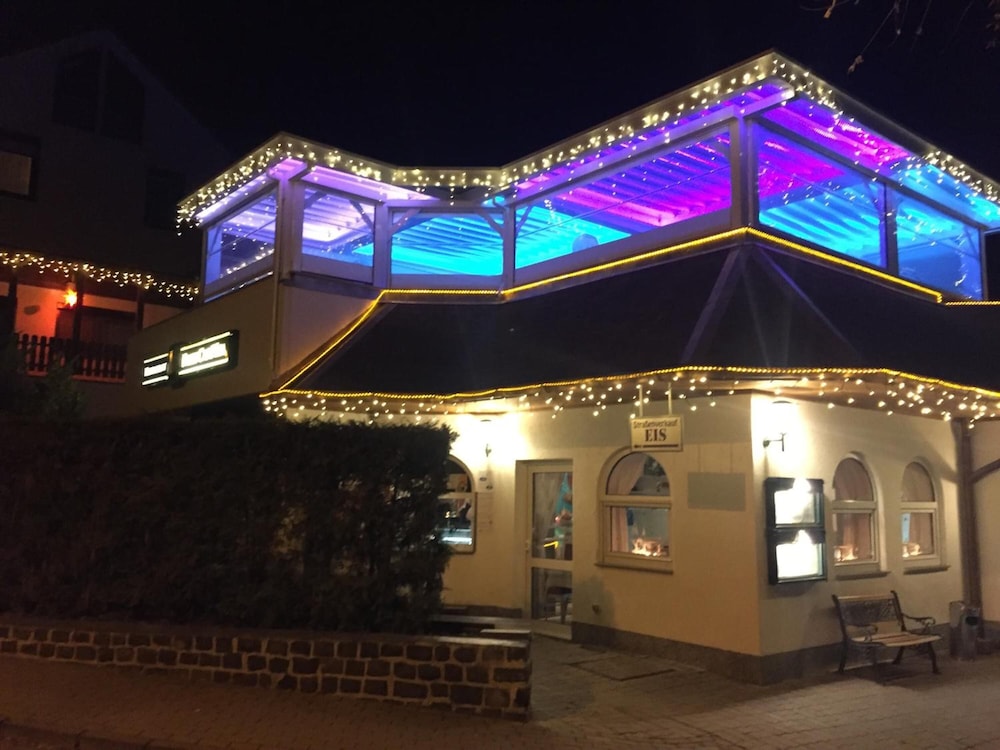 Hotel & Restaurant Park-Cafe Isa 1/50