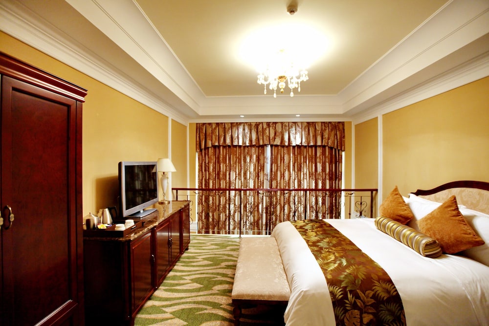 Loft, Suite, King Bed, Club Lounge Access