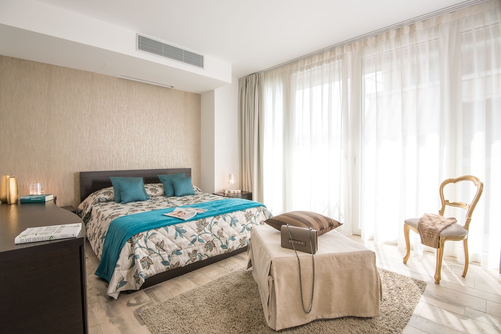 Rivetto Suites 7/37