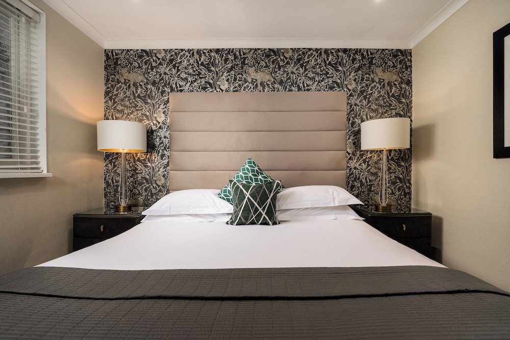 DELUXE, DOUBLE BED