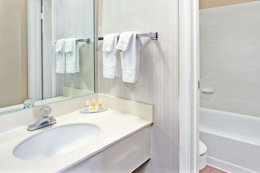 Days Inn By Wyndham Marietta-Atlanta-Delk Road 24/25