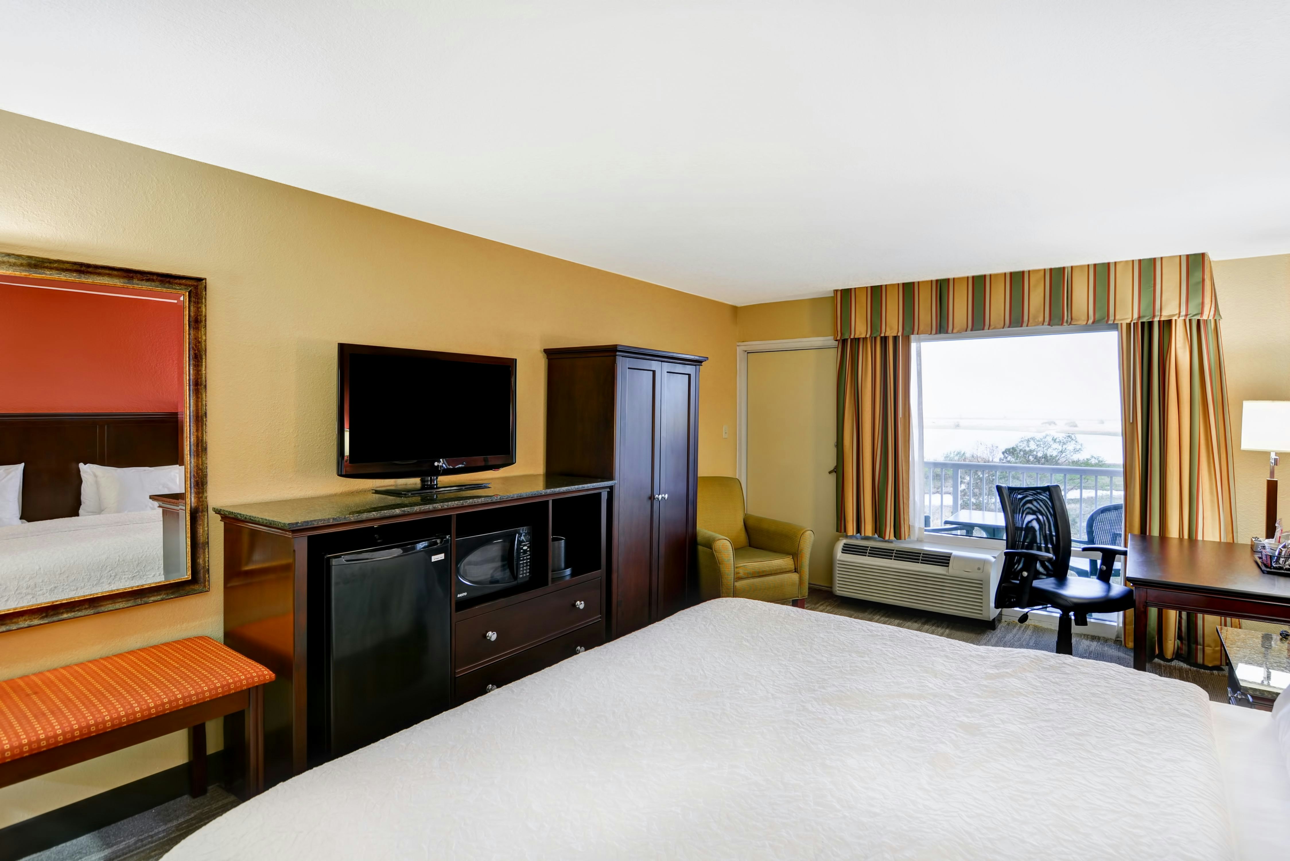 Suite, King Bed, Bay View, Sofa, Balcony، Hampton Inn Mobile-East Bay/Daphne 2/2