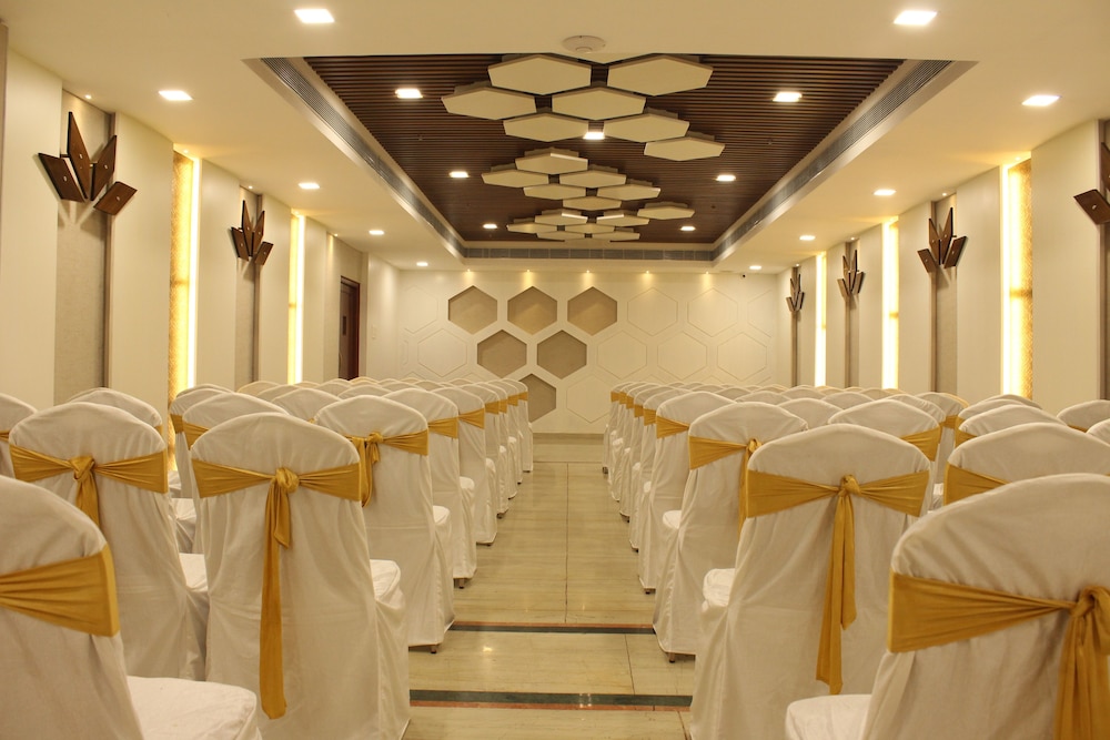 HOTEL RAJ PARK(FORMELY -RAMADA RAJ PARK INN) 44/63