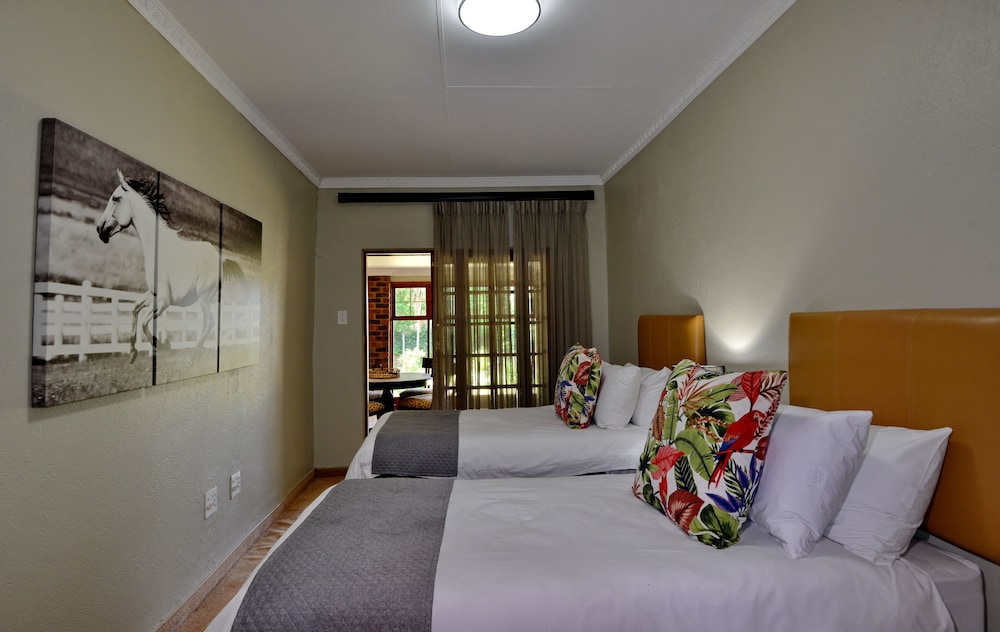 Executive, House, 4 Beds, 3 King Beds