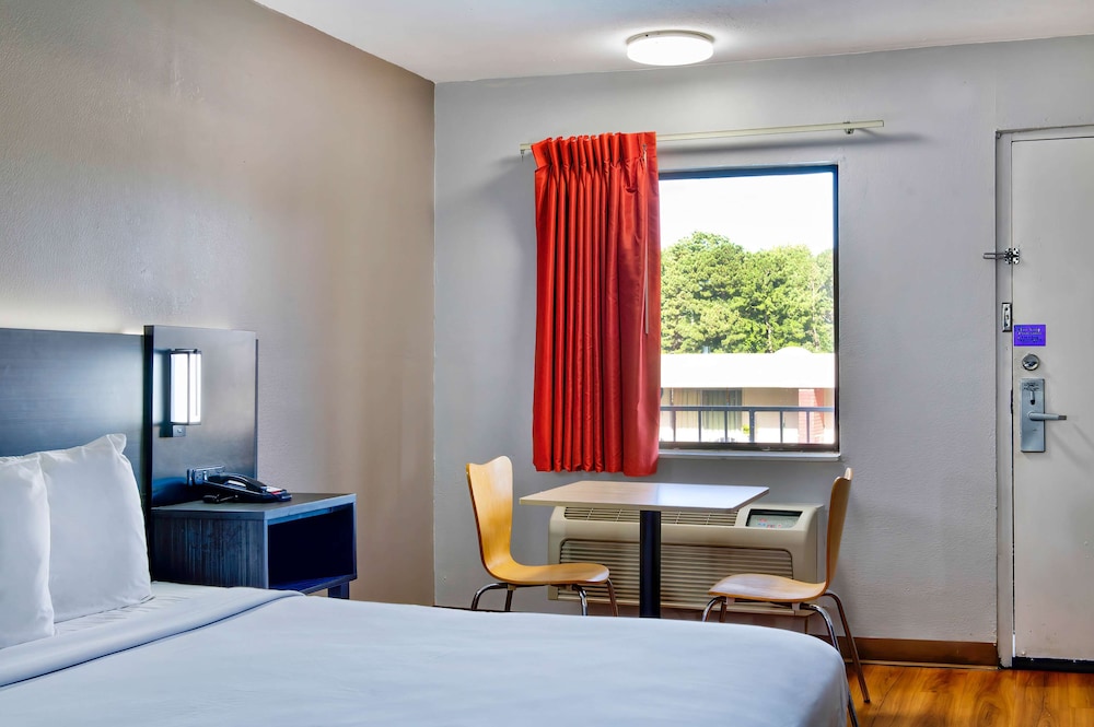 Motel6 Gainesville, GA 40/65