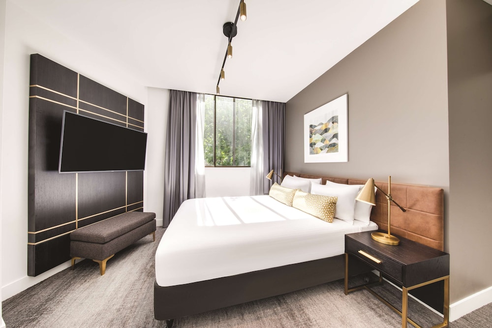 Junior Suite, Queen Bed