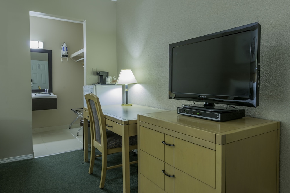 Howard Johnson By Wyndham Downtown Kamloops 29/33
