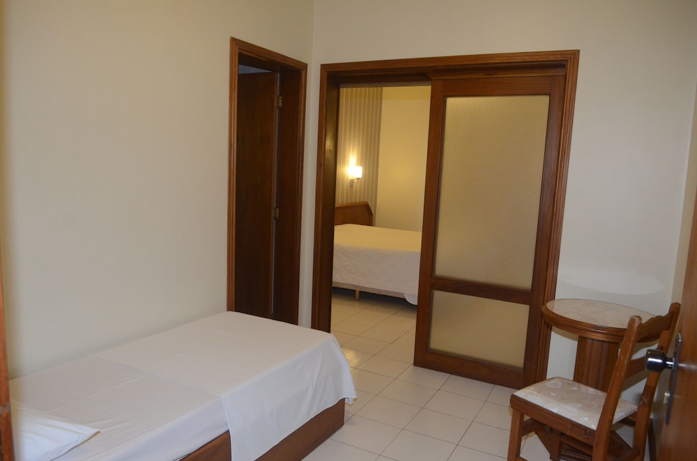 River Hotel 20/50