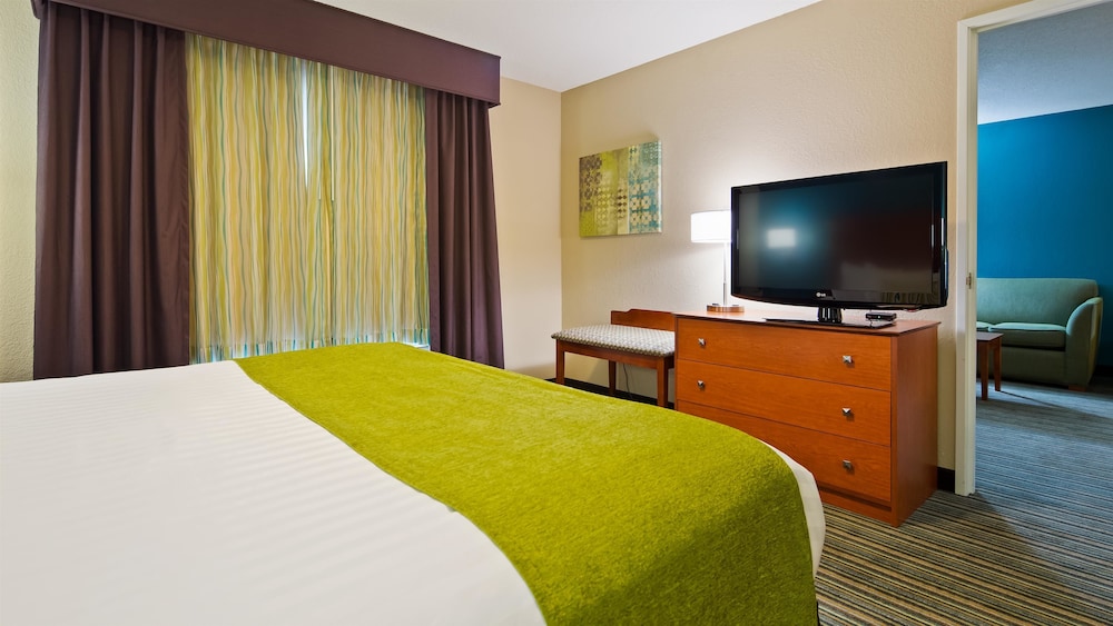 Best Western Plus Menomonie Inn & Suites 12/39