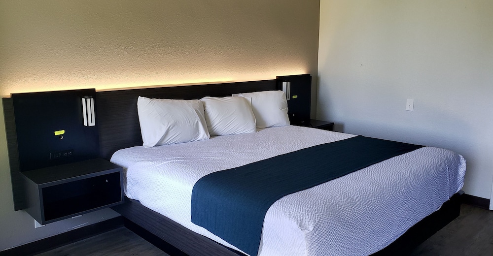 Deluxe, King Bed, Accessible