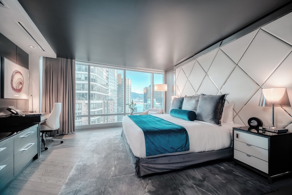 Paradox Hotel Vancouver 12/50