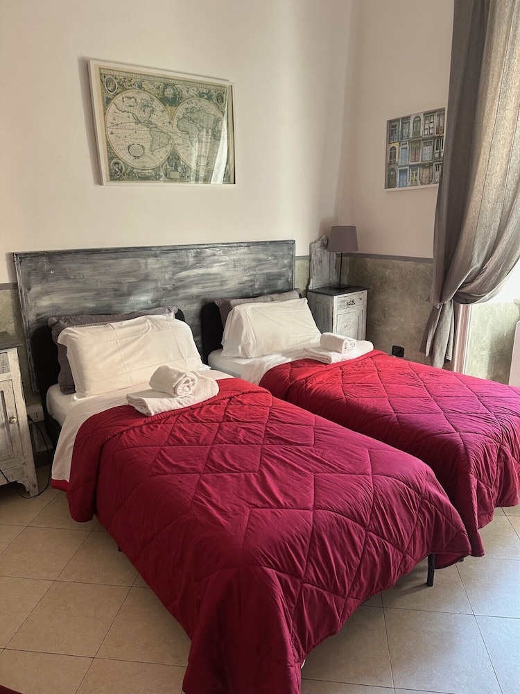 ROOM, DOUBLE OR TWIN BED, PRIVATE BATHROOM