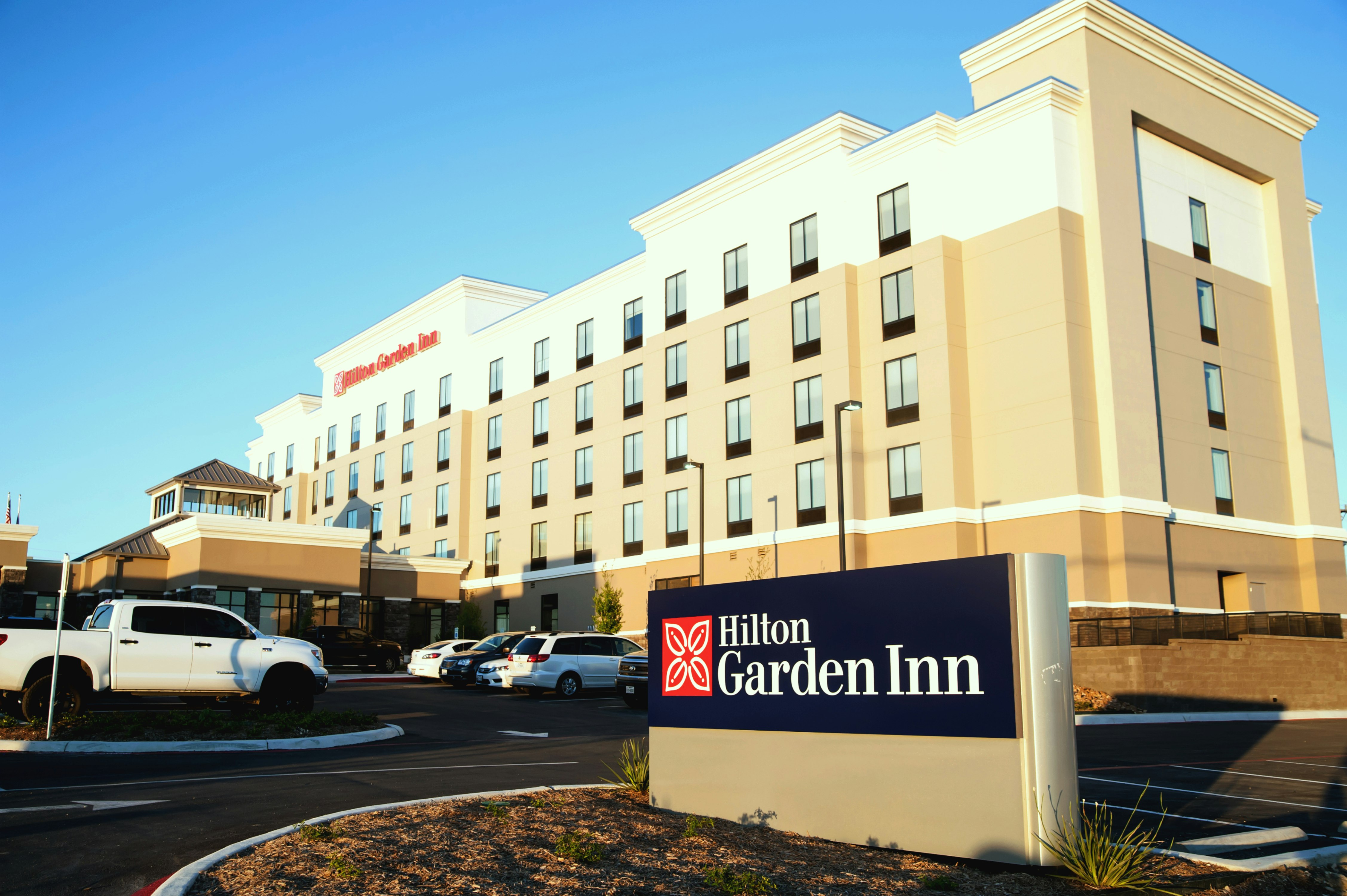 HILTON GARDEN INN SAN ANTONIO-LIVE OAK CONFERENCE CENTER 75/76