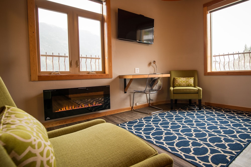 The Adventure Hotel 32/50
