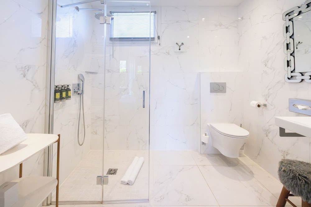 La Villa Cap D Antibes 76/77