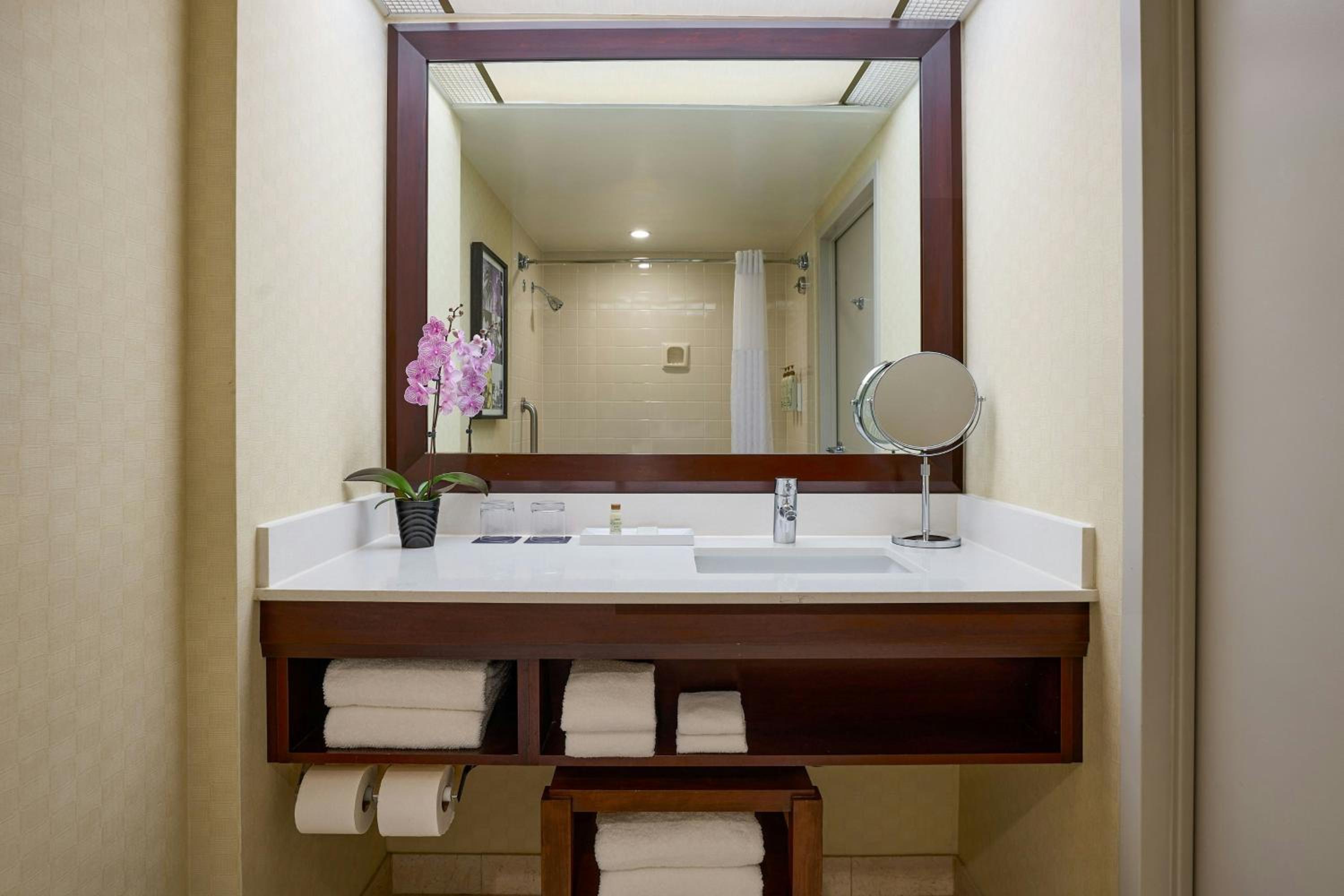 1 Bedroom, Junior Suite, Renaissance Los Angeles Airport Hotel 2/3