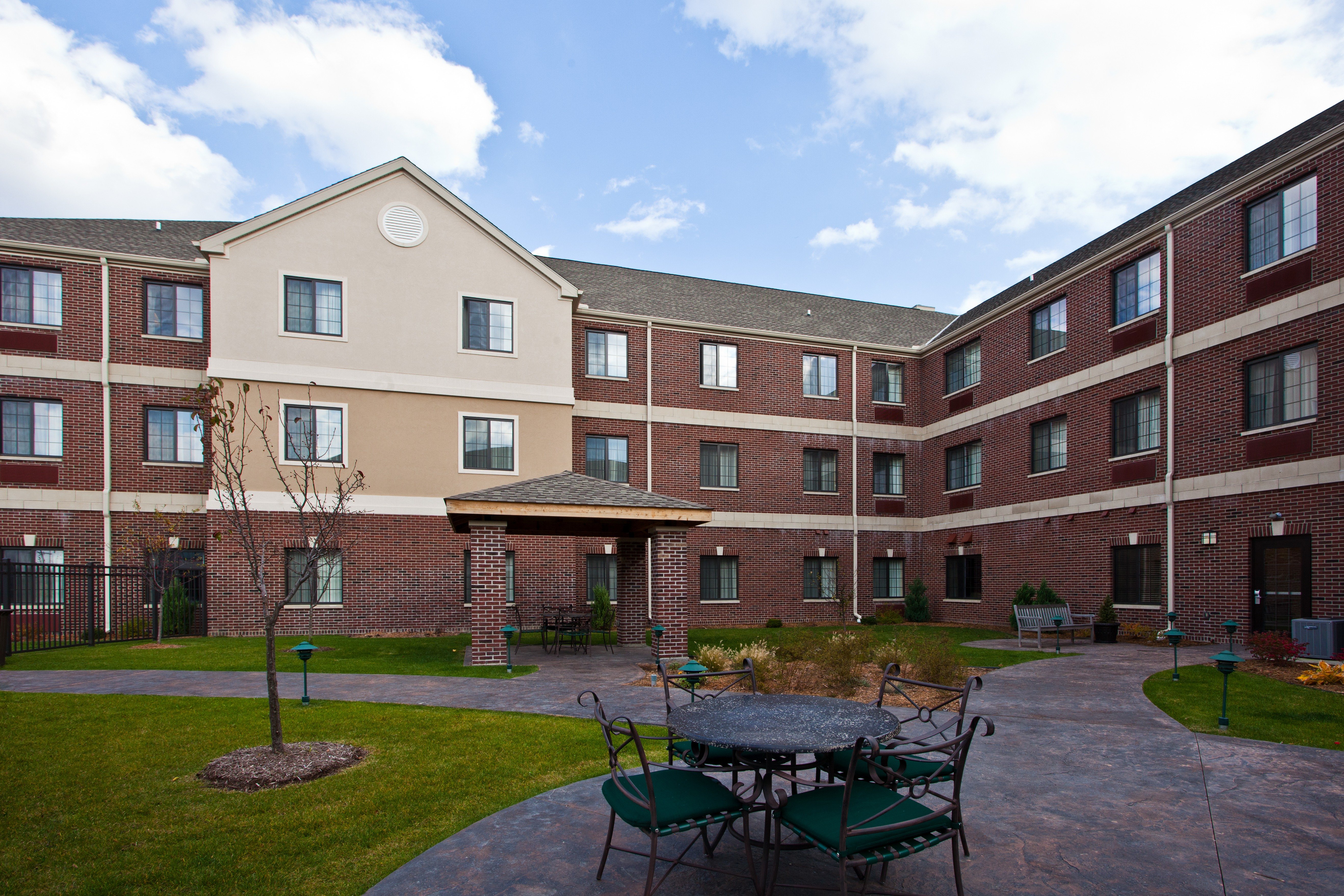 Staybridge Suites Lansing-Okemos 80/84
