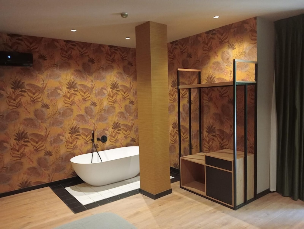 Saman Boutique Hotel 50/50