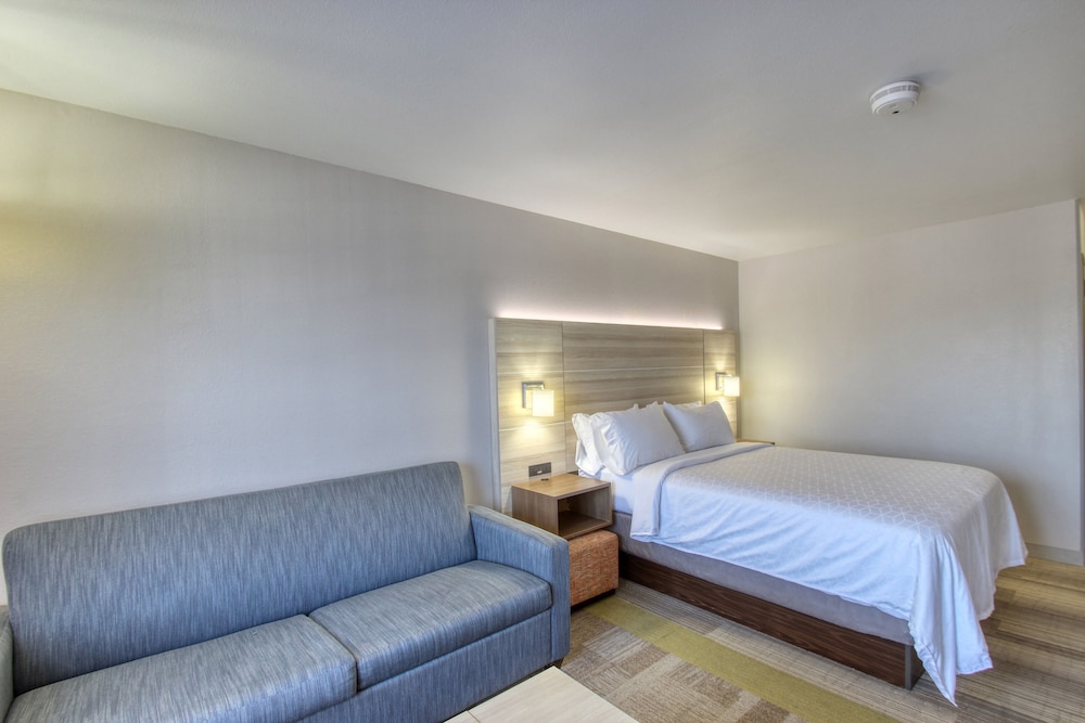 Holiday Inn Express Hotel And Suites Milwaukee Airport 29/74