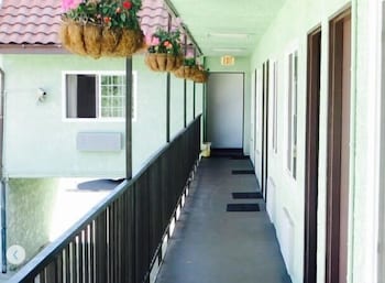 Eagle Rock Motel 25/37