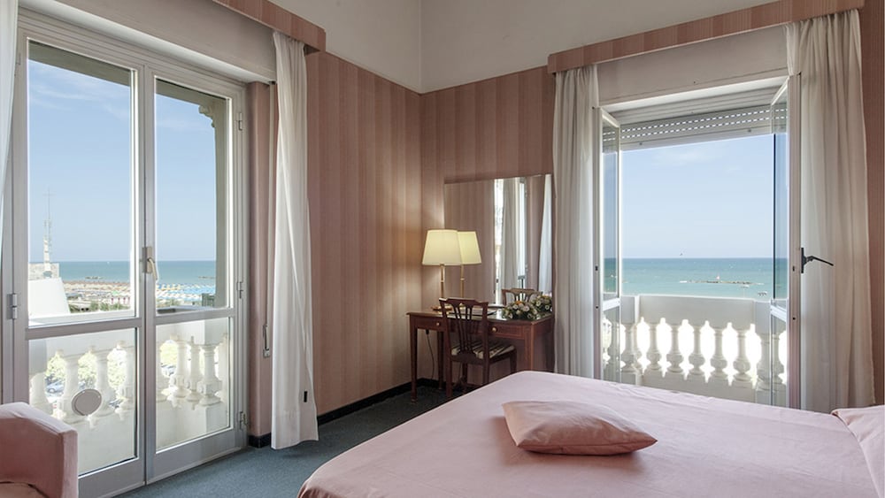 Esplanade Hotel 21/60