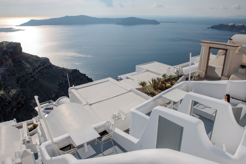 Heavens Edge Cliffside Villas & Suites 44/50