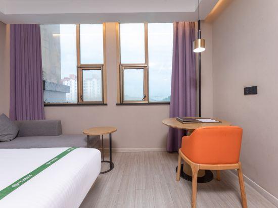 ROOM, DOUBLE BED