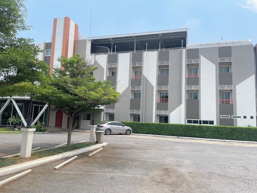 Tharakiree Place Hotel 43/45