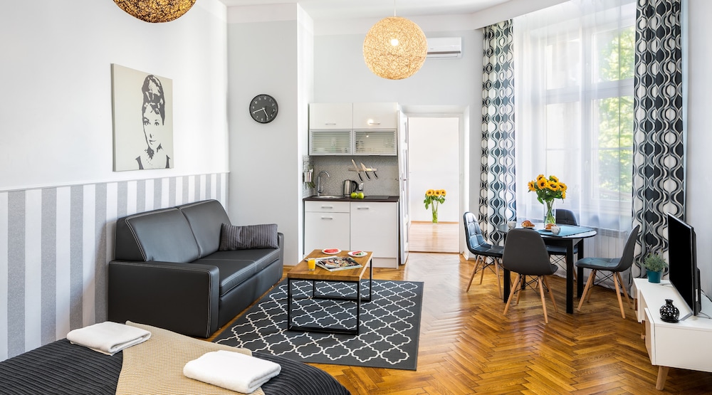 Old Town Residence Bis 17/50