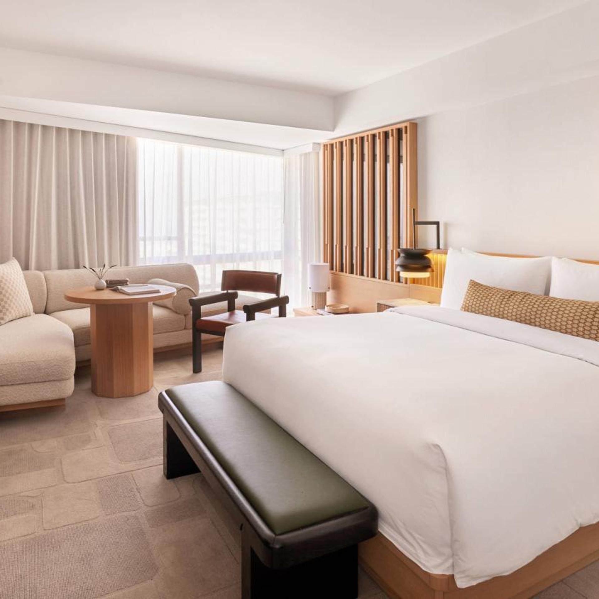 Premier, King Bed, Skyline View