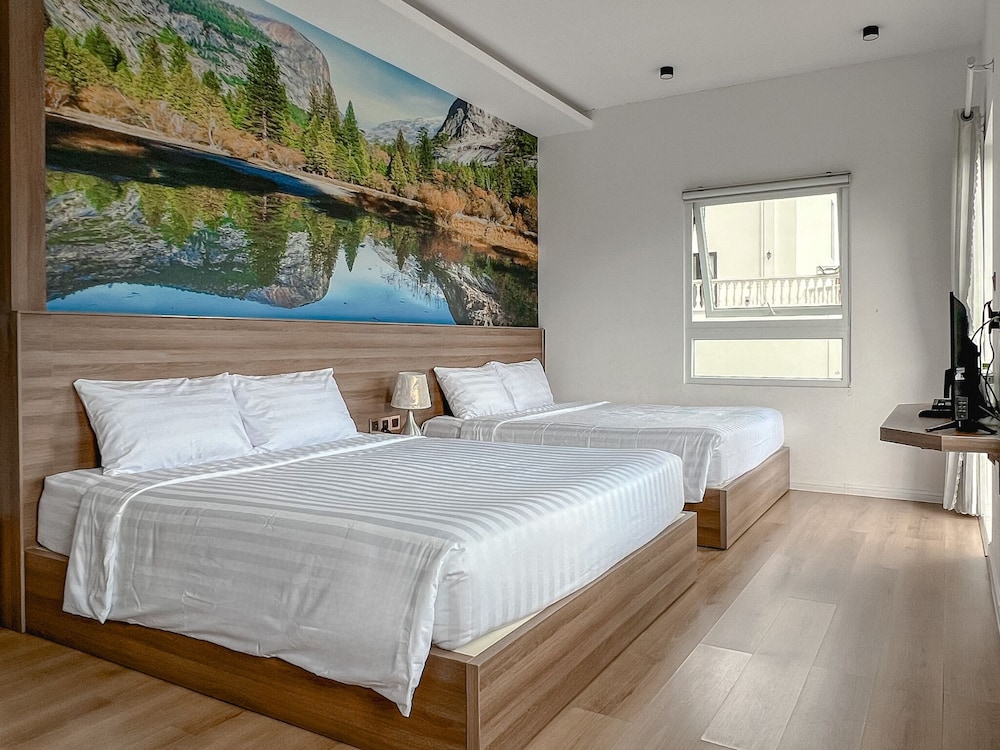 DELUXE, DOUBLE BED