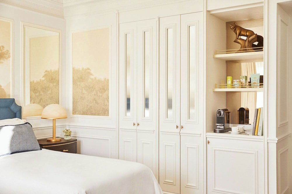 Premium, Twin Beds, Street View